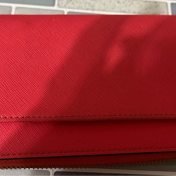 Red Women's kate spade wallett - Picture 2 of 3
